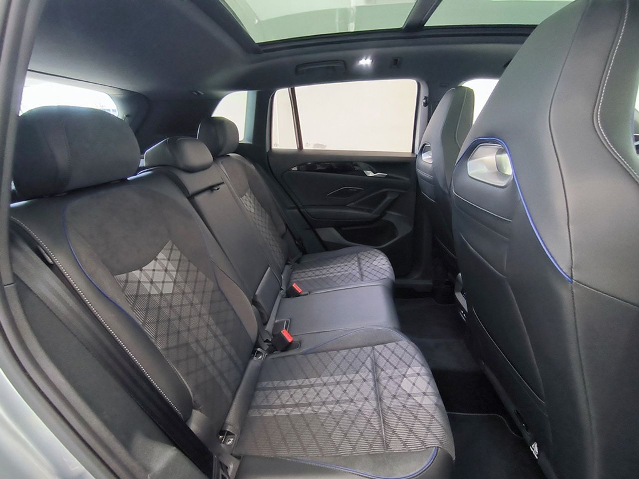 Volkswagen Tiguan R-line 1.5 Tsi Ehybrid 130 Kw 177 Cv / 85 K - Foto 2