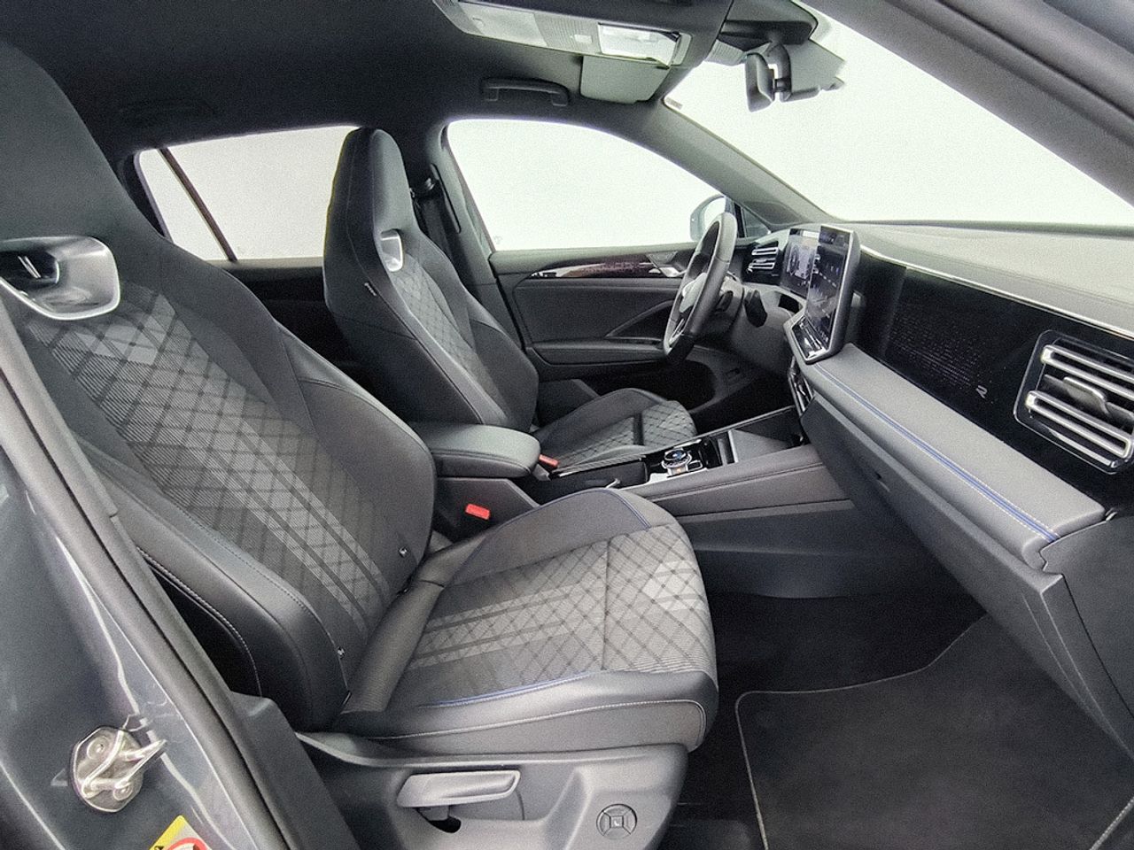 Volkswagen Tiguan 2.0 Tdi 150 Cv Dsg R-line - Foto 2