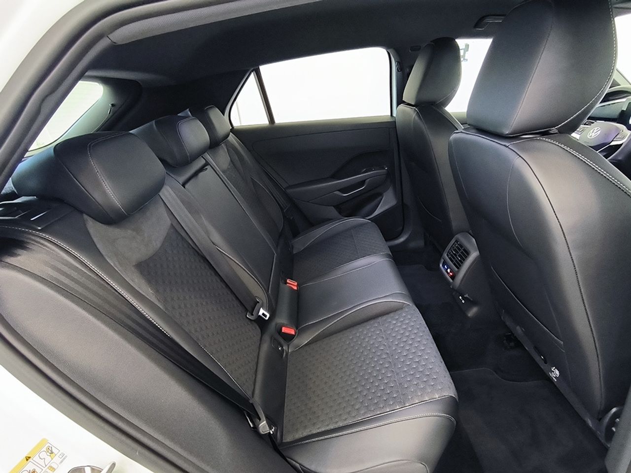 Volkswagen T-roc R-line 1st Edition 1.5 Etsi 150 Cv Dsg - Foto 2