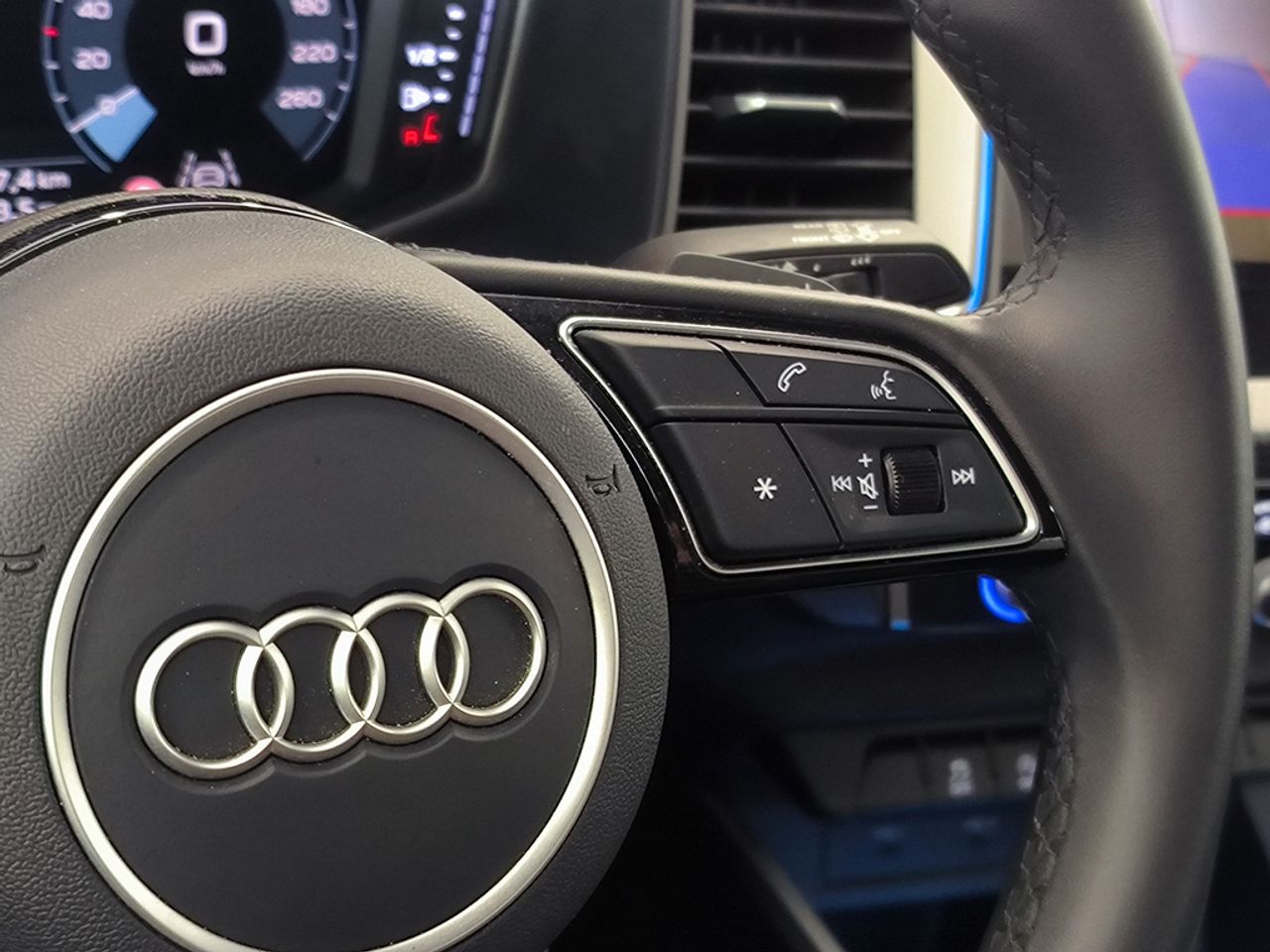 Audi A1 sb 30 tfsi 116 cv stronic black edition - Foto 2