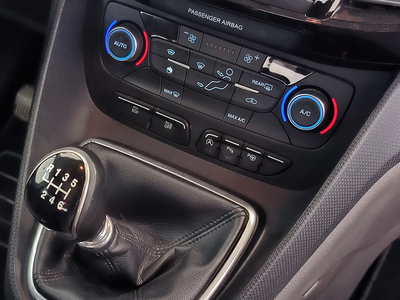 Ford Connect Tourneo 1.5 Tdci 120 Cv Titanium - Foto 2