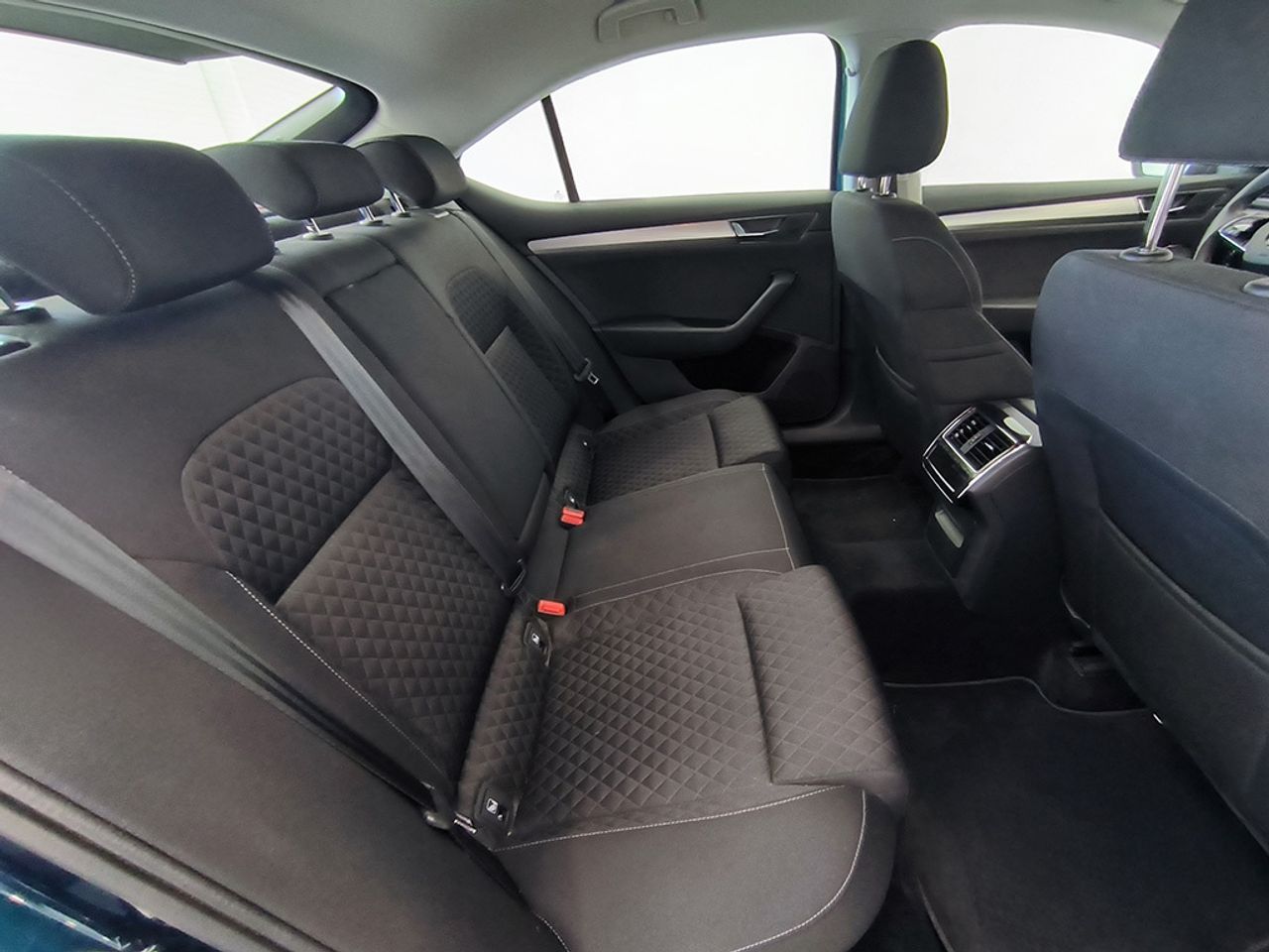 Skoda Superb 2.0 Tdi 150 Cv Dsg Ambition - Foto 2