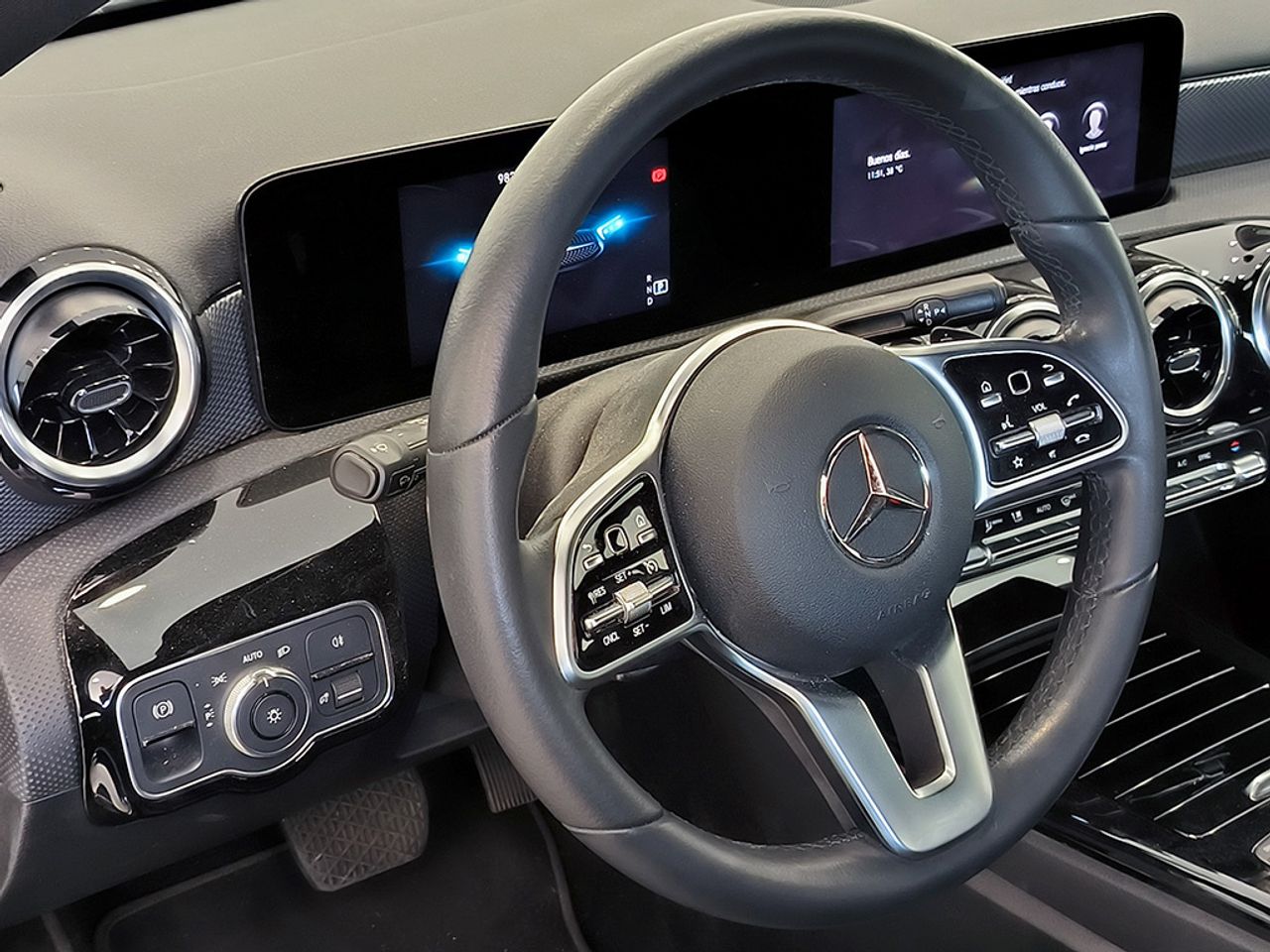 Mercedes Clase A 180 Sedan 136 Cv - Foto 2