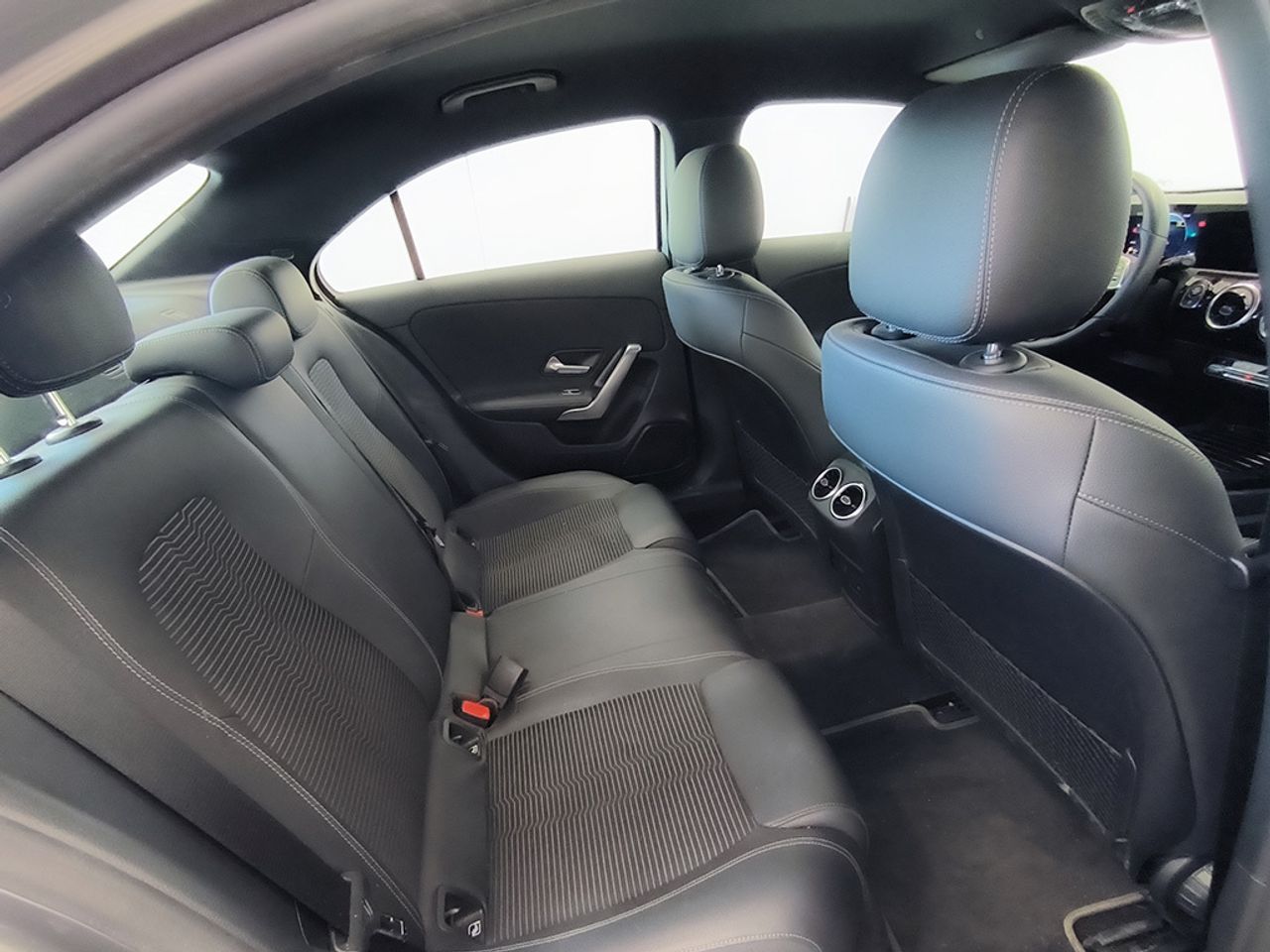 Mercedes Clase A 180 Sedan 136 Cv - Foto 2