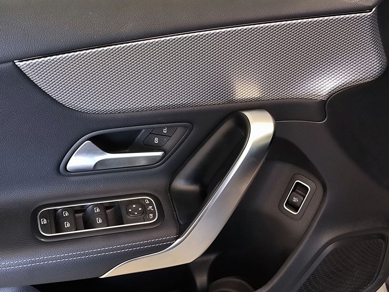 Mercedes Clase A 180 Sedan 136 Cv - Foto 2