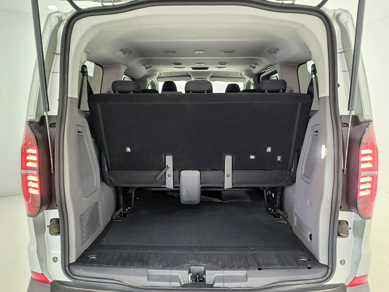 Volkswagen Caravelle B.corta 2.0 Tdi 150 Cv Dsg - Foto 2