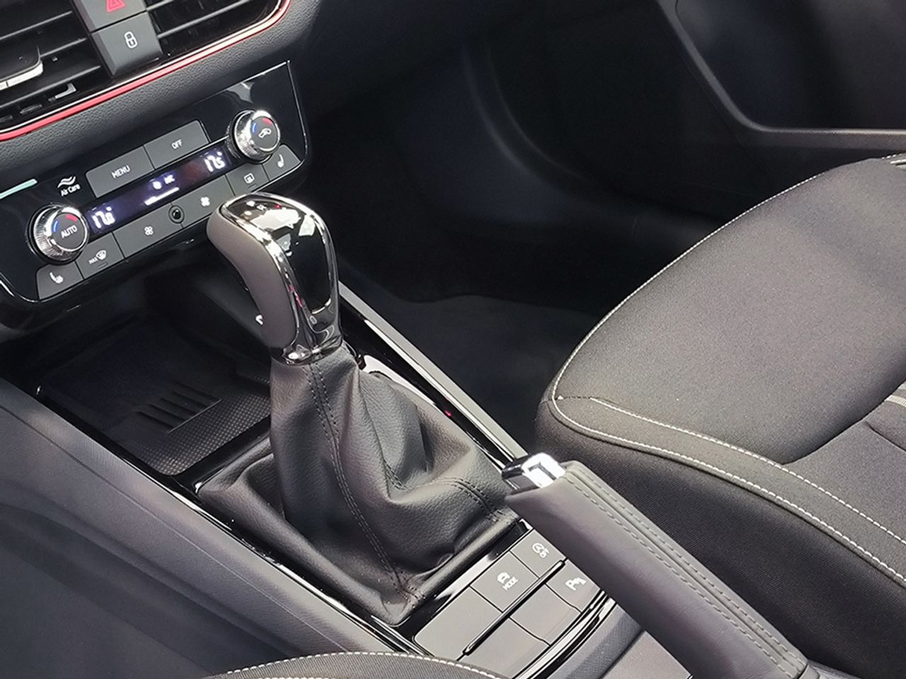 Skoda Kamiq Monte Carlo 1.5 Tsi 150 Cv Dsg - Foto 2