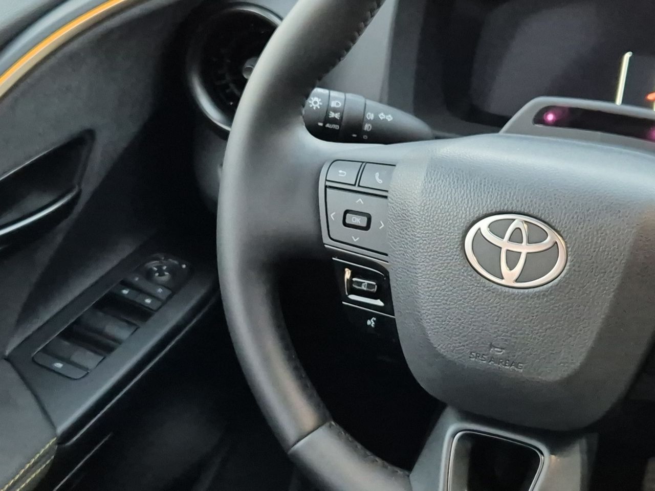 Toyota C-hr 200 H 184 Cv Premiere Edition - Foto 2