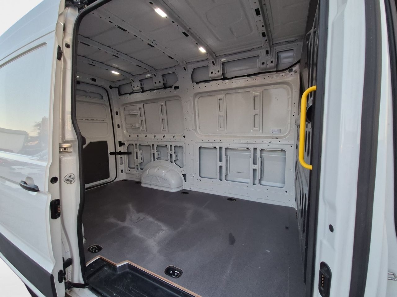 Volkswagen Crafter 2.0 Tdi 140 Cv Bm L3h2 - Foto 2