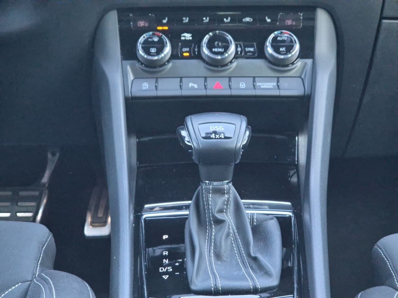 Skoda Karoq 2.0 Tdi 150 Cv Dsg 4x4 Sportline - Foto 2
