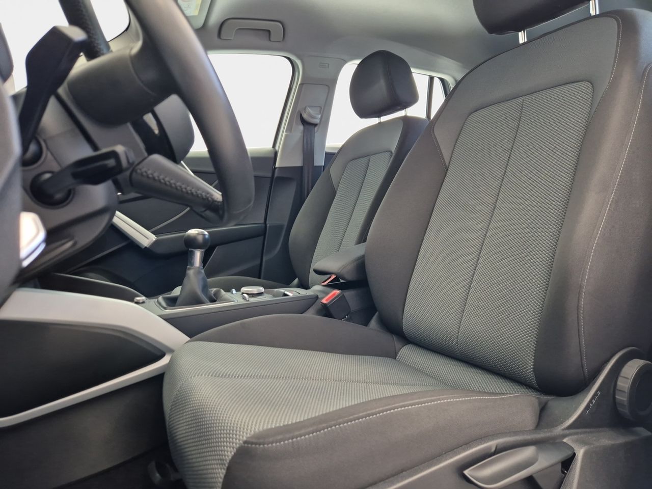 Audi Q2 30 Tfsi 116 Cv Design - Foto 2