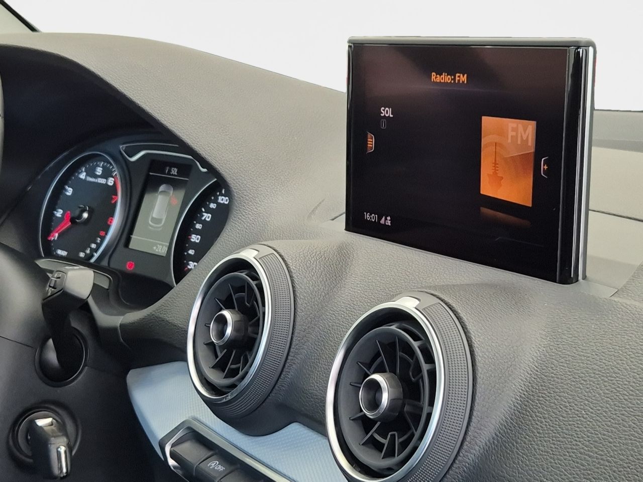 Audi Q2 30 Tfsi 116 Cv Design - Foto 2