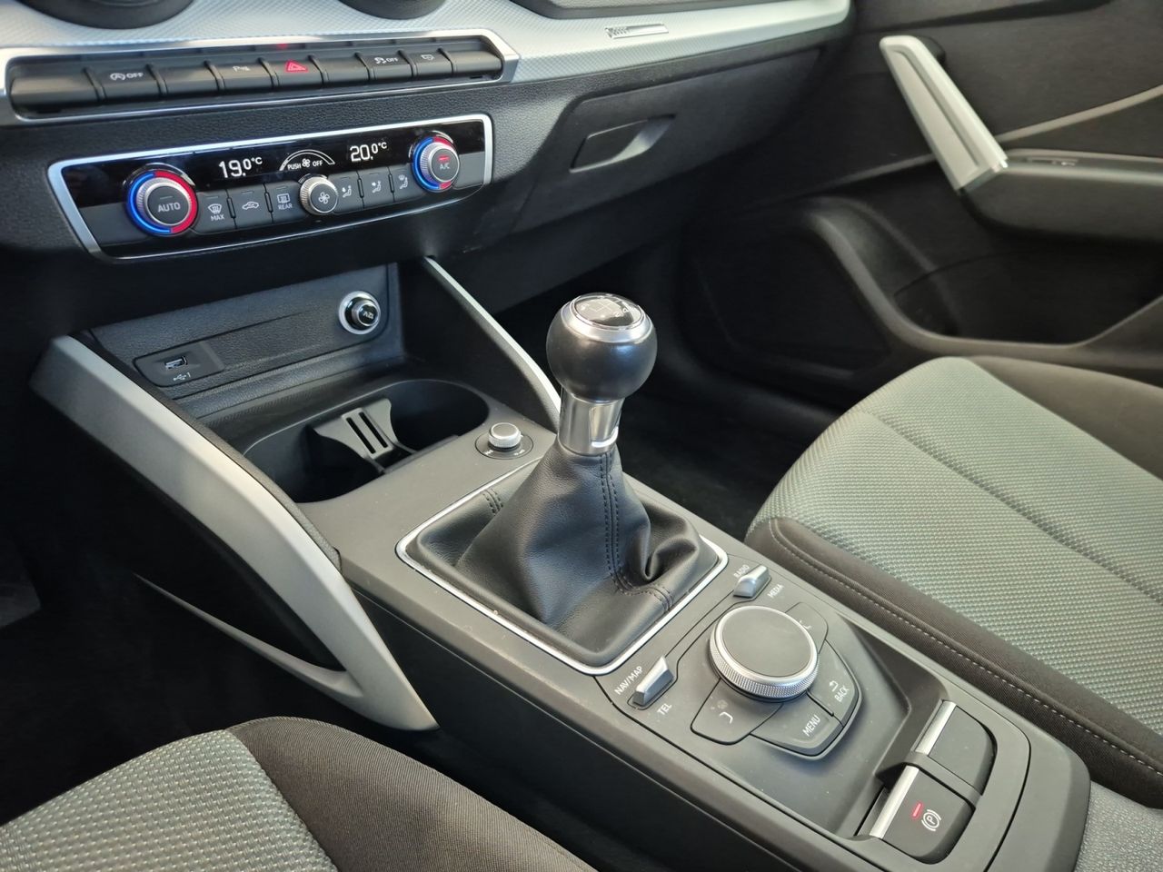 Audi Q2 30 Tfsi 116 Cv Design - Foto 2