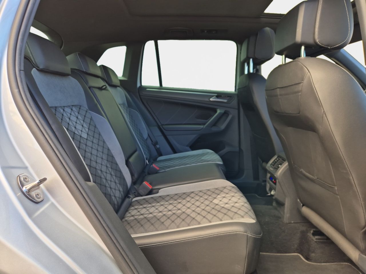 Volkswagen Tiguan 2.0 Tdi 150 Cv Dsg R-line - Foto 2