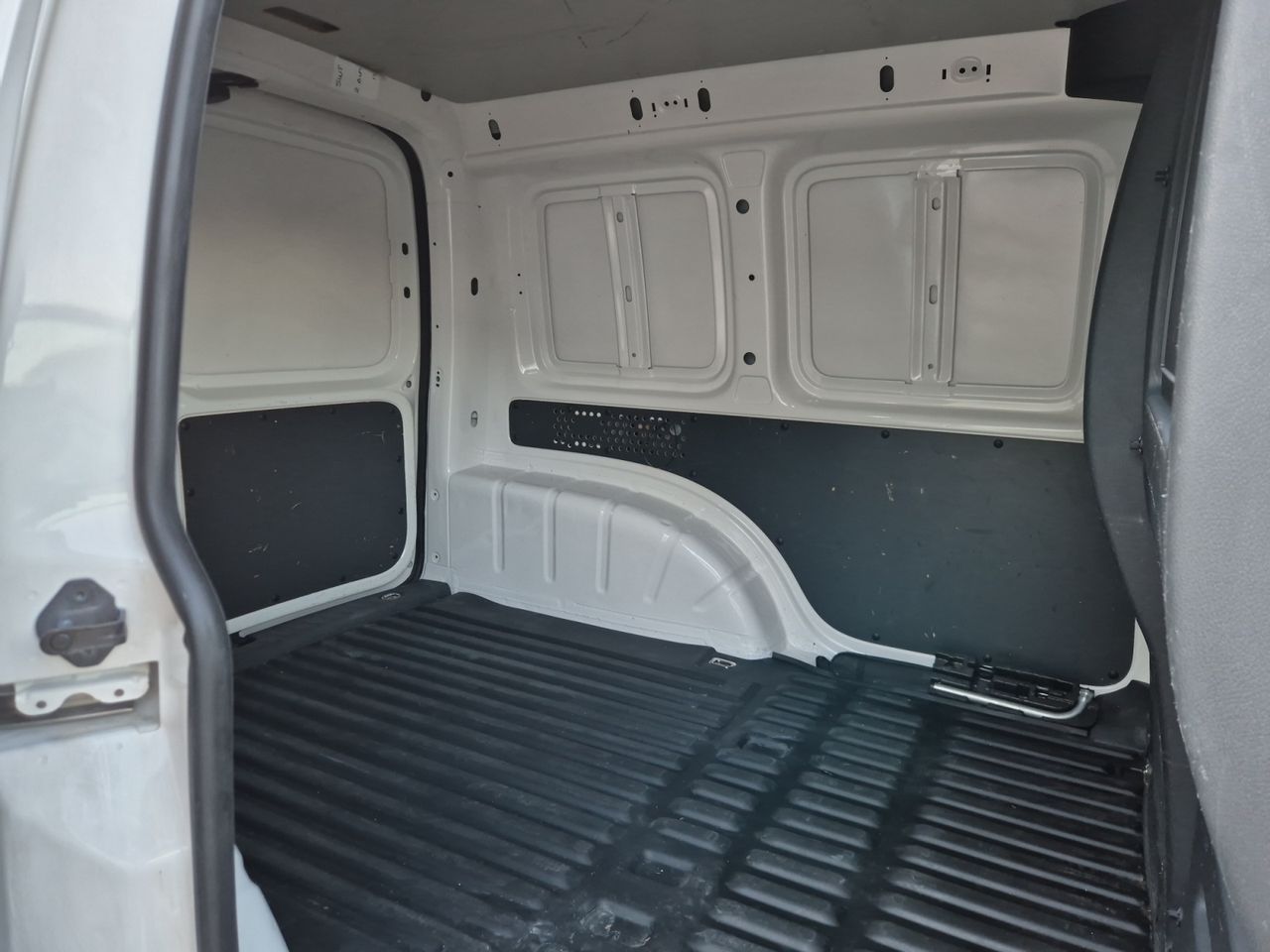 Volkswagen Caddy Furgon 20 Tdi 102cv - Foto 2