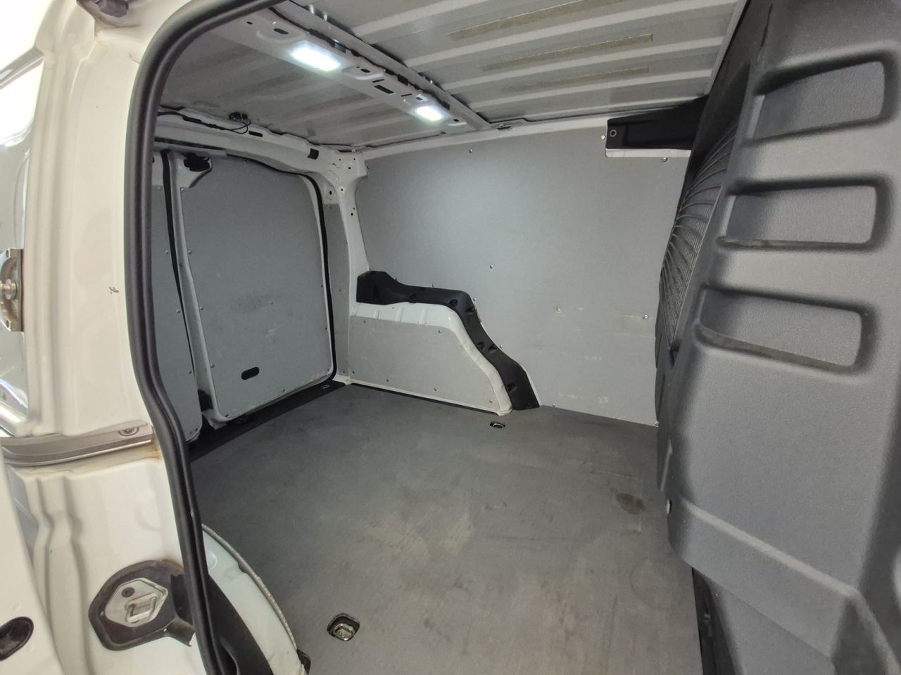 Volkswagen Caddy Furgon 2.0 Tdi 102 Cv - Foto 2
