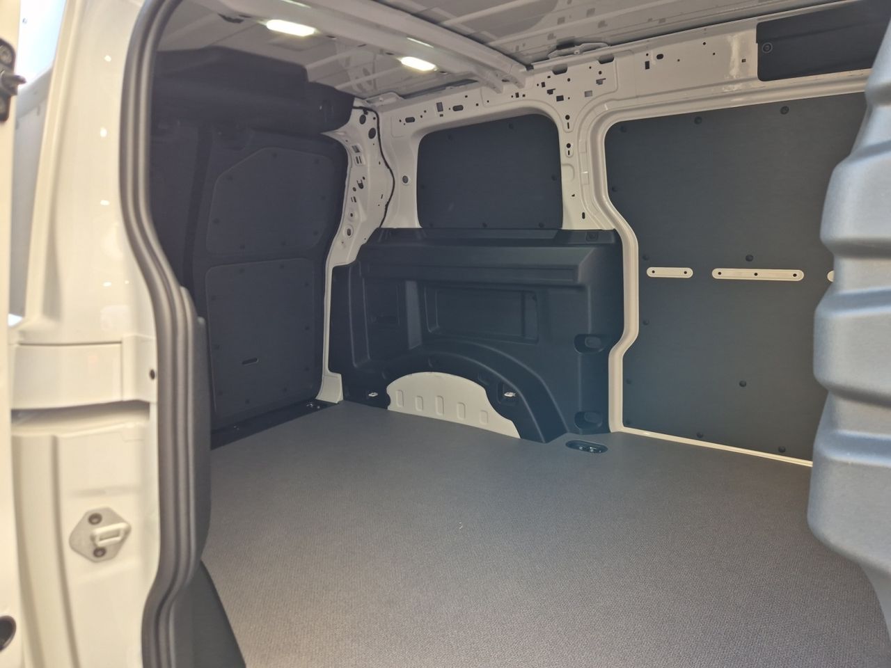 Volkswagen Id.buzz Cargo 286 Cv - Foto 2