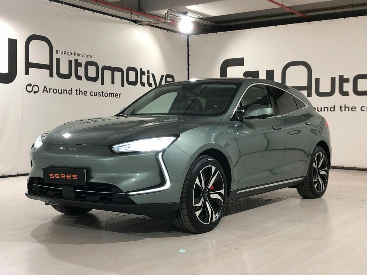 Seres 5 SERES 5 Premium (4WD)