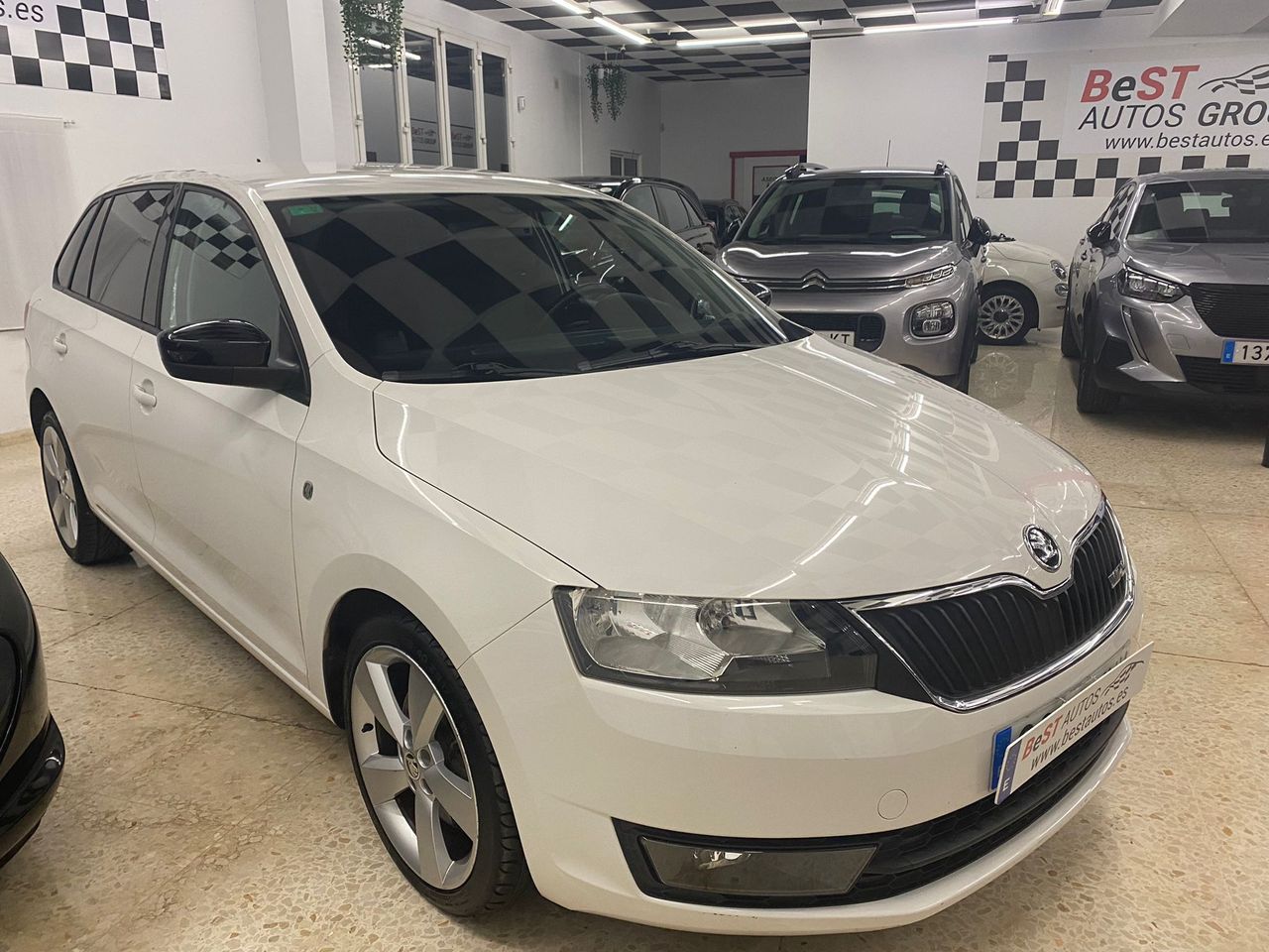 skoda rapid 2015 / foto grande (2)