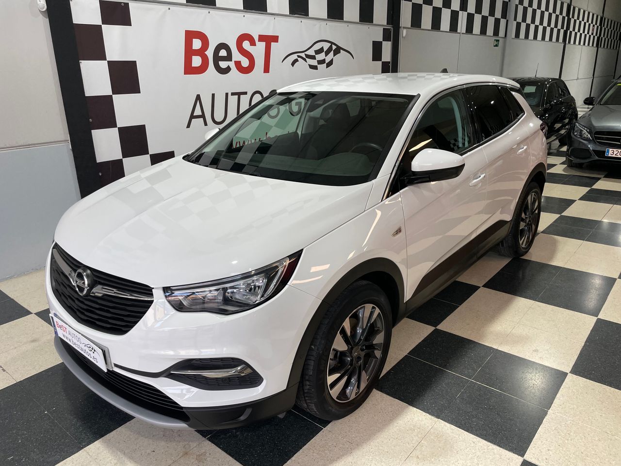Opel Grandland X ocasión segunda mano 2019 Diésel por 21.490€ en Málaga