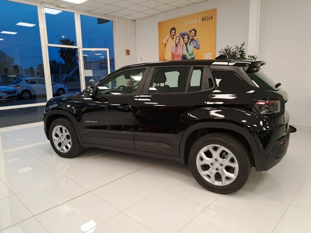 Jeep Avenger 1.2 eHybrid 74kW 100CV Altitude - Foto 2