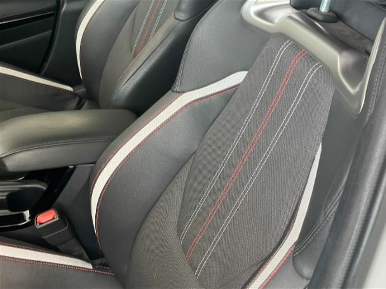 Toyota Corolla 2.0 180H GRSPORT ECVT  - Foto 2