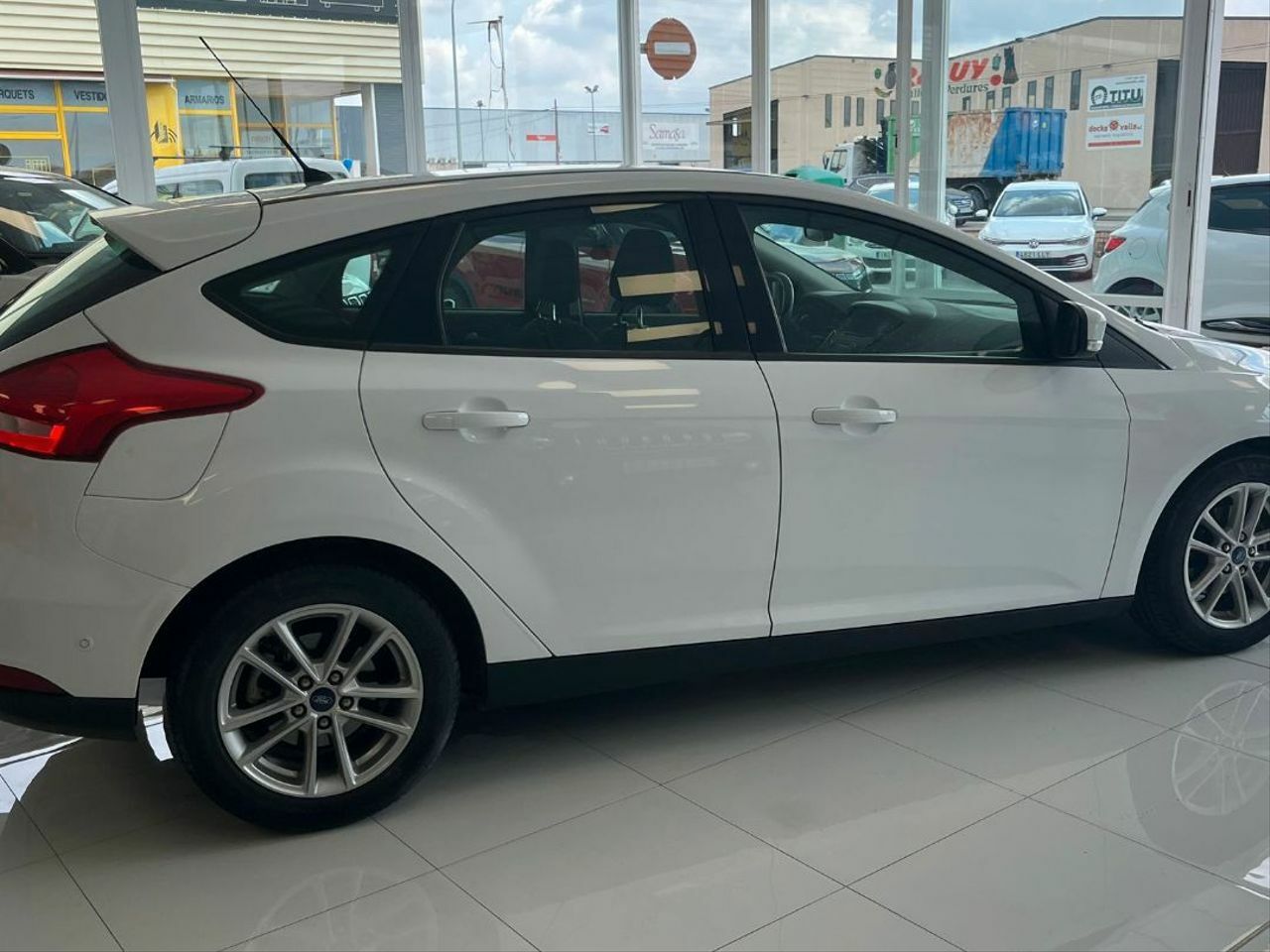 Ford Focus 1.0 Ecoboost AutoStartStop 74kW Trend  - Foto 2