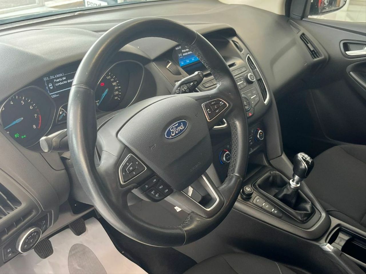 Ford Focus 1.0 Ecoboost AutoStartStop 74kW Trend  - Foto 2