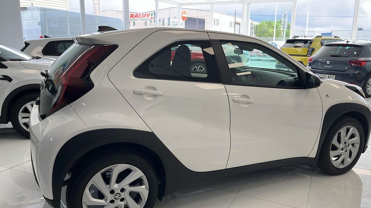 Toyota Aygo 5p 70 x-play - Foto 2