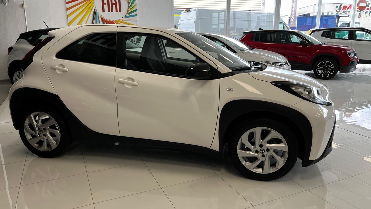 Toyota Aygo 5p 70 x-play - Foto 2