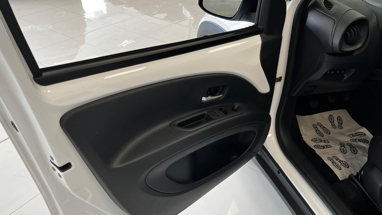 Toyota Aygo 5p 70 x-play - Foto 2