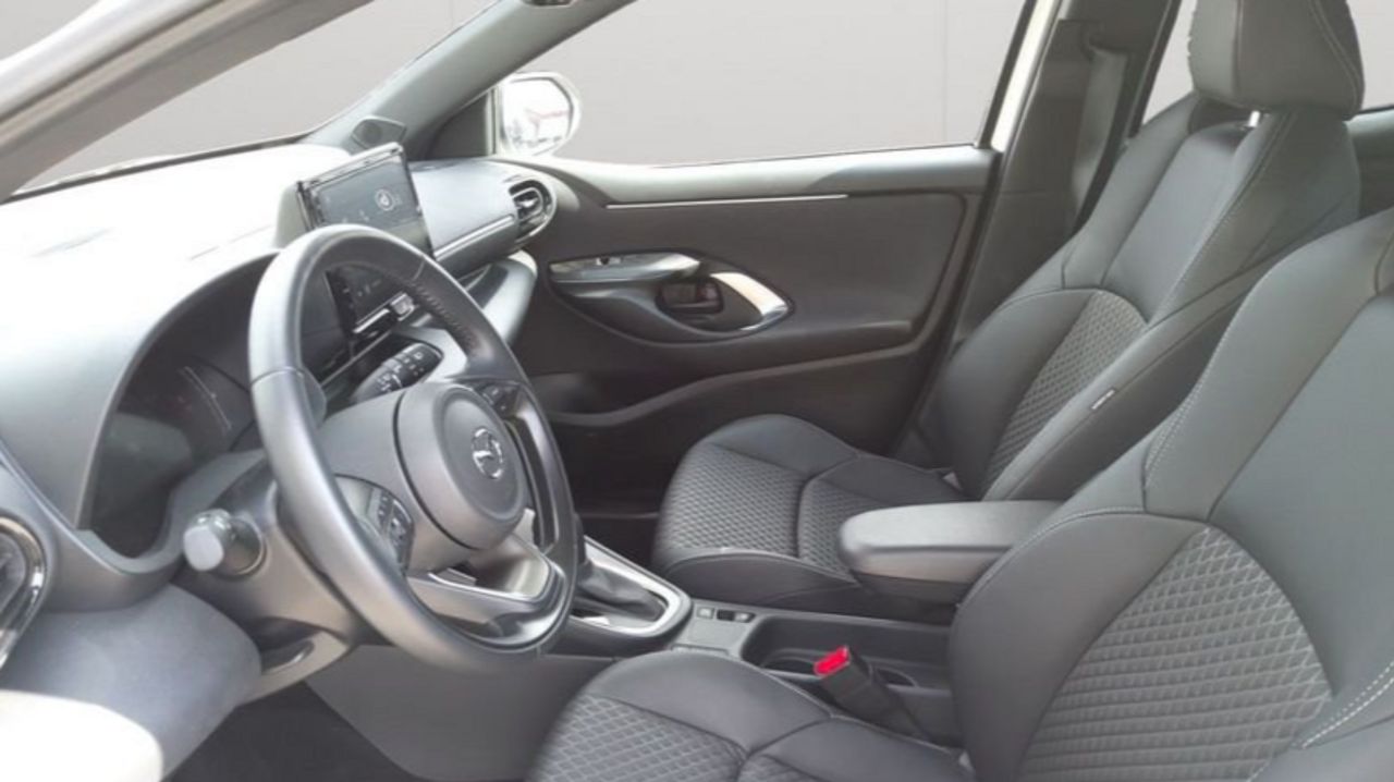Mazda 2 Homura CVT Pequeño automático en Tarragona - Foto 2