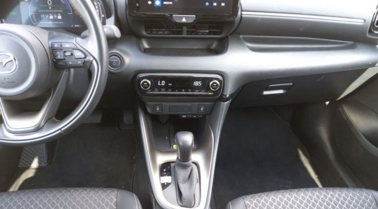 Mazda 2 Homura CVT Pequeño automático en Tarragona - Foto 2