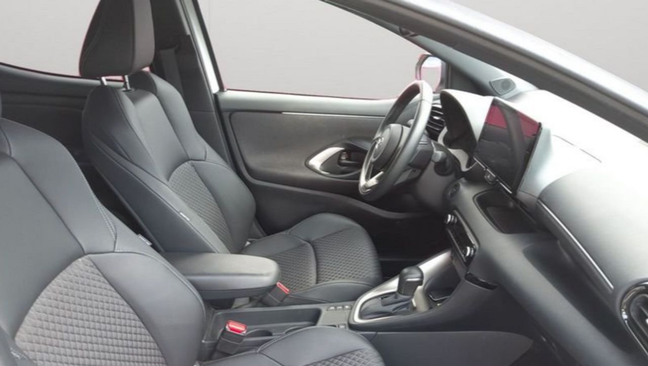 Mazda 2 Homura CVT Pequeño automático en Tarragona - Foto 2