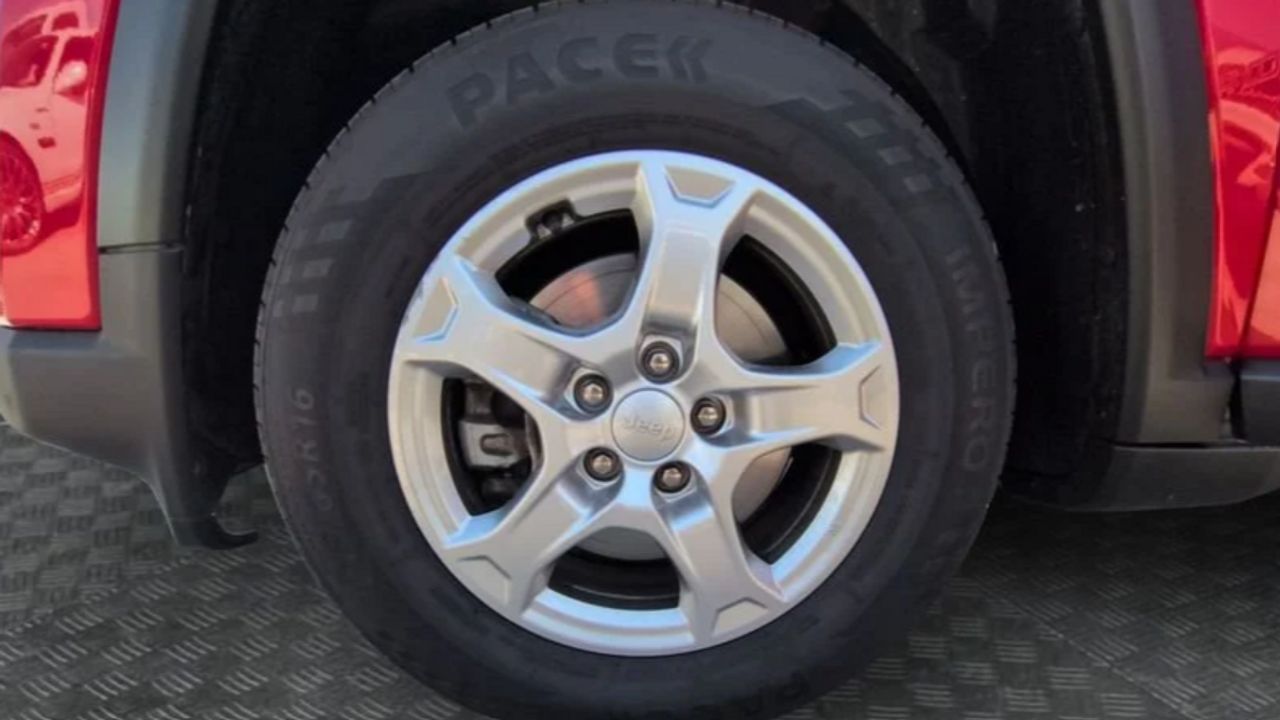 Jeep Compass Sport SUV en Tarragona - Foto 2