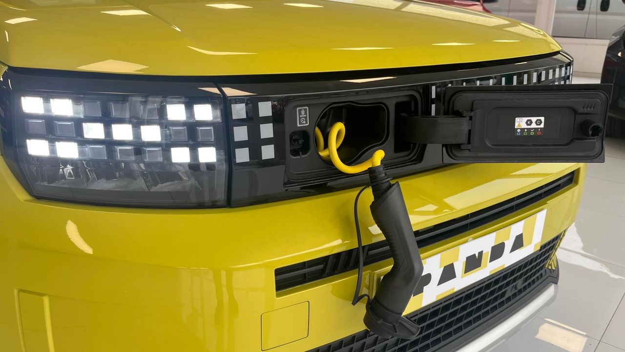Fiat Grande Panda E LA PRIMA - Foto 2