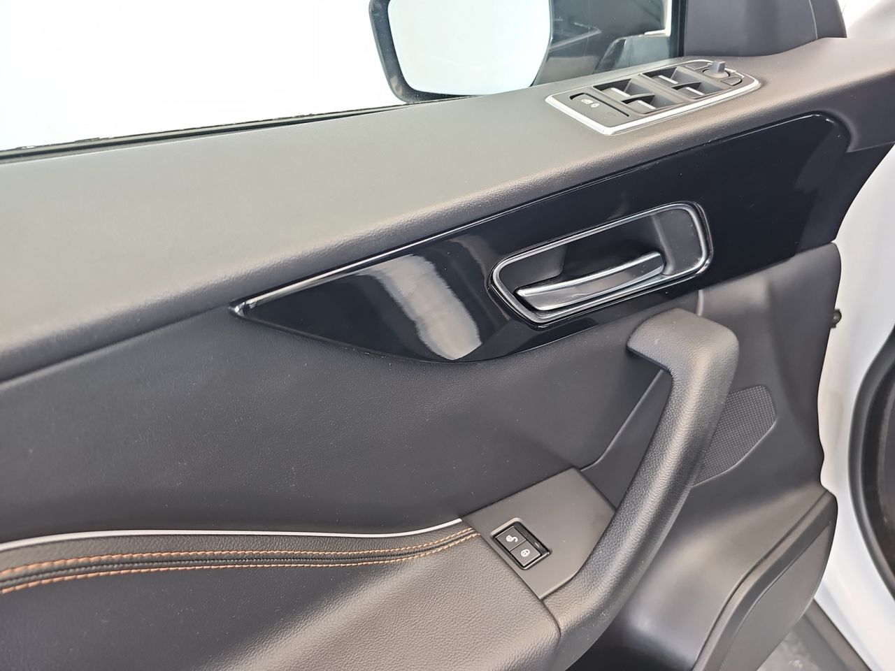 Jaguar F-Pace 2.0L i4D AWD Manual R-Sport - Foto 2
