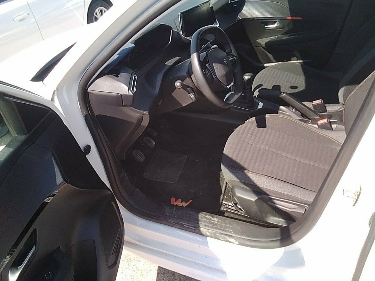Peugeot 208 Bluehdi 73kw (100cv) Active - Foto 2