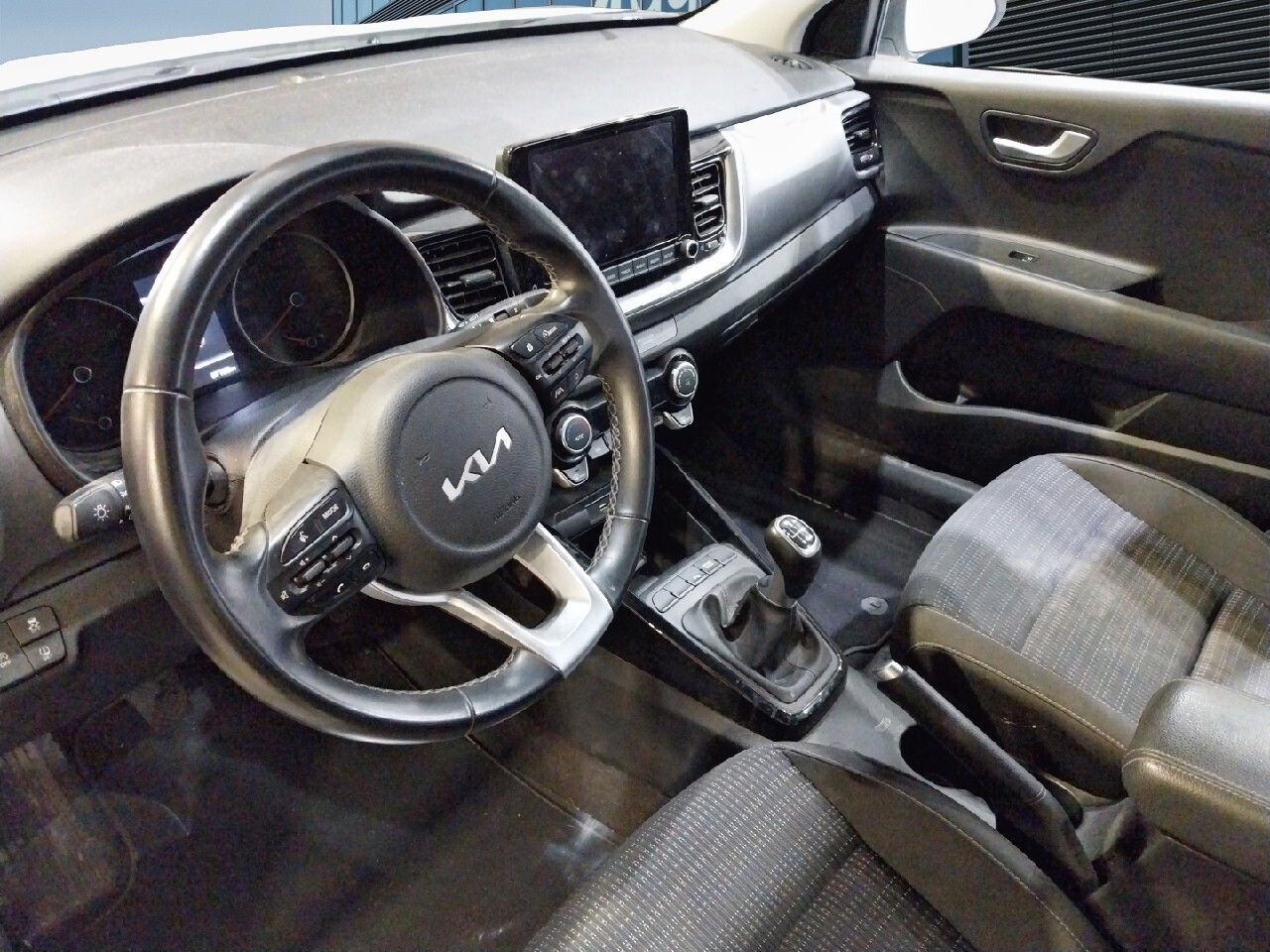 Kia Stonic 1.0 T-gdi 88kw (120cv) Mhev Imt Drive - Foto 2