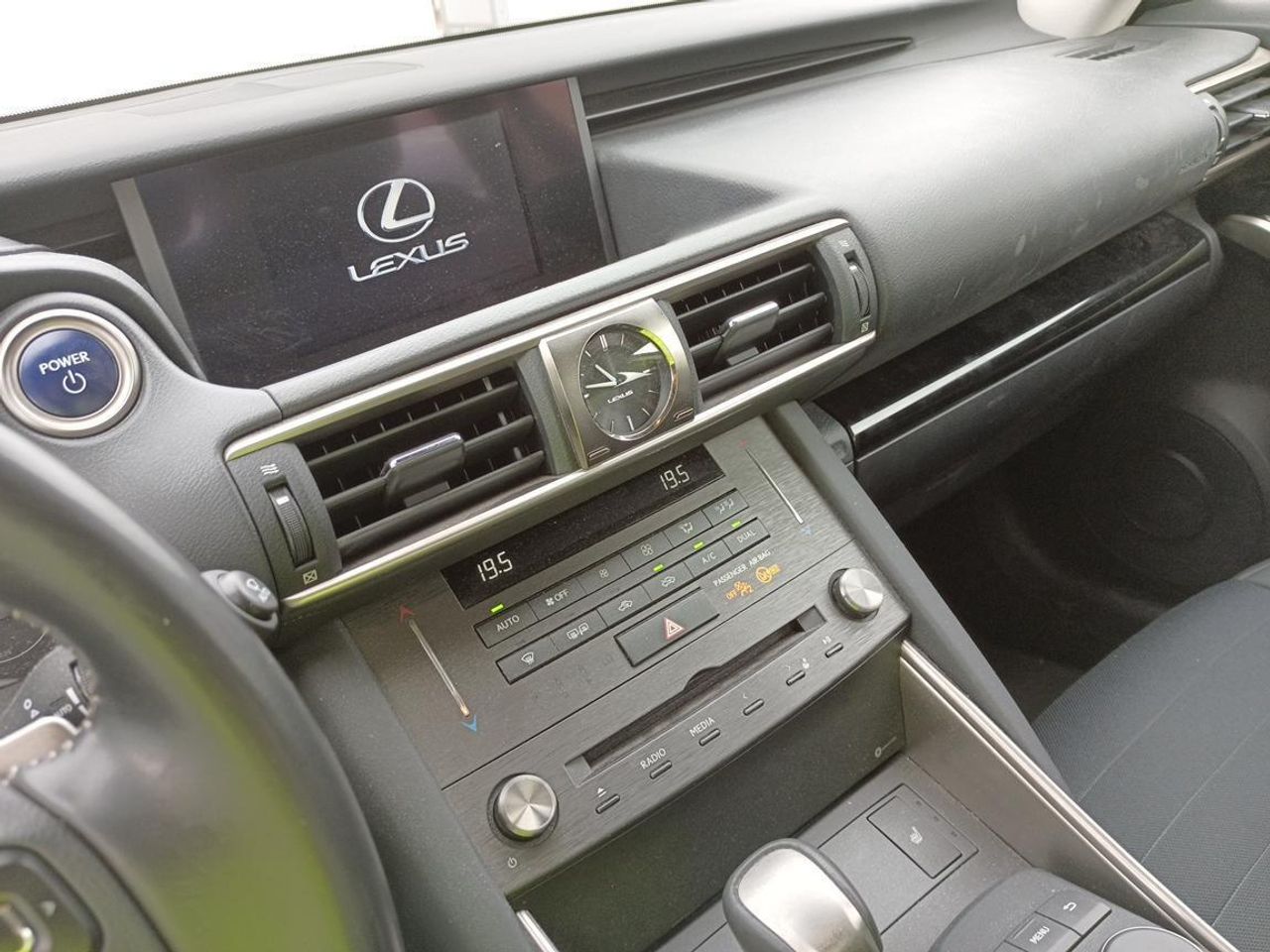 Lexus Is 2.5 300h Executive - Foto 2