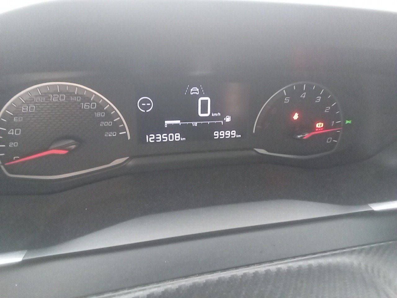 Peugeot 208 Bluehdi 73kw (100cv) Active - Foto 2