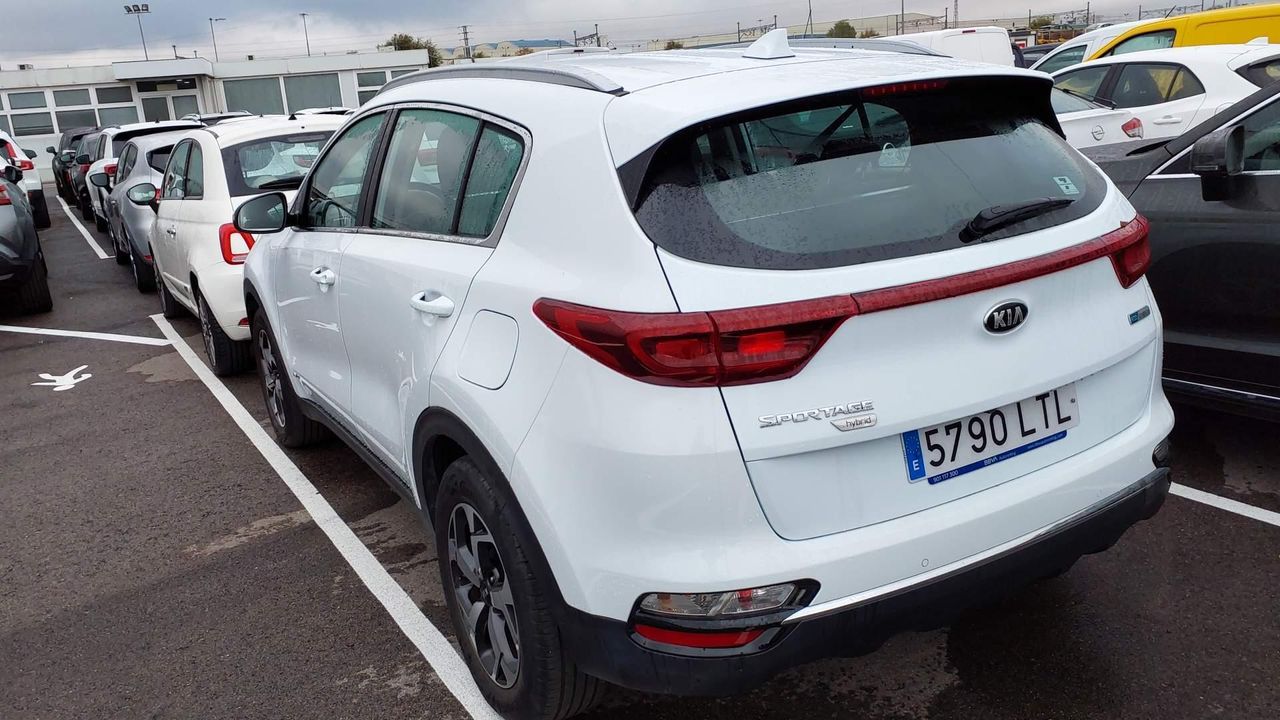 Kia Sportage 1.6 Mhev Business 100kw (136cv) 4x4 - Foto 2