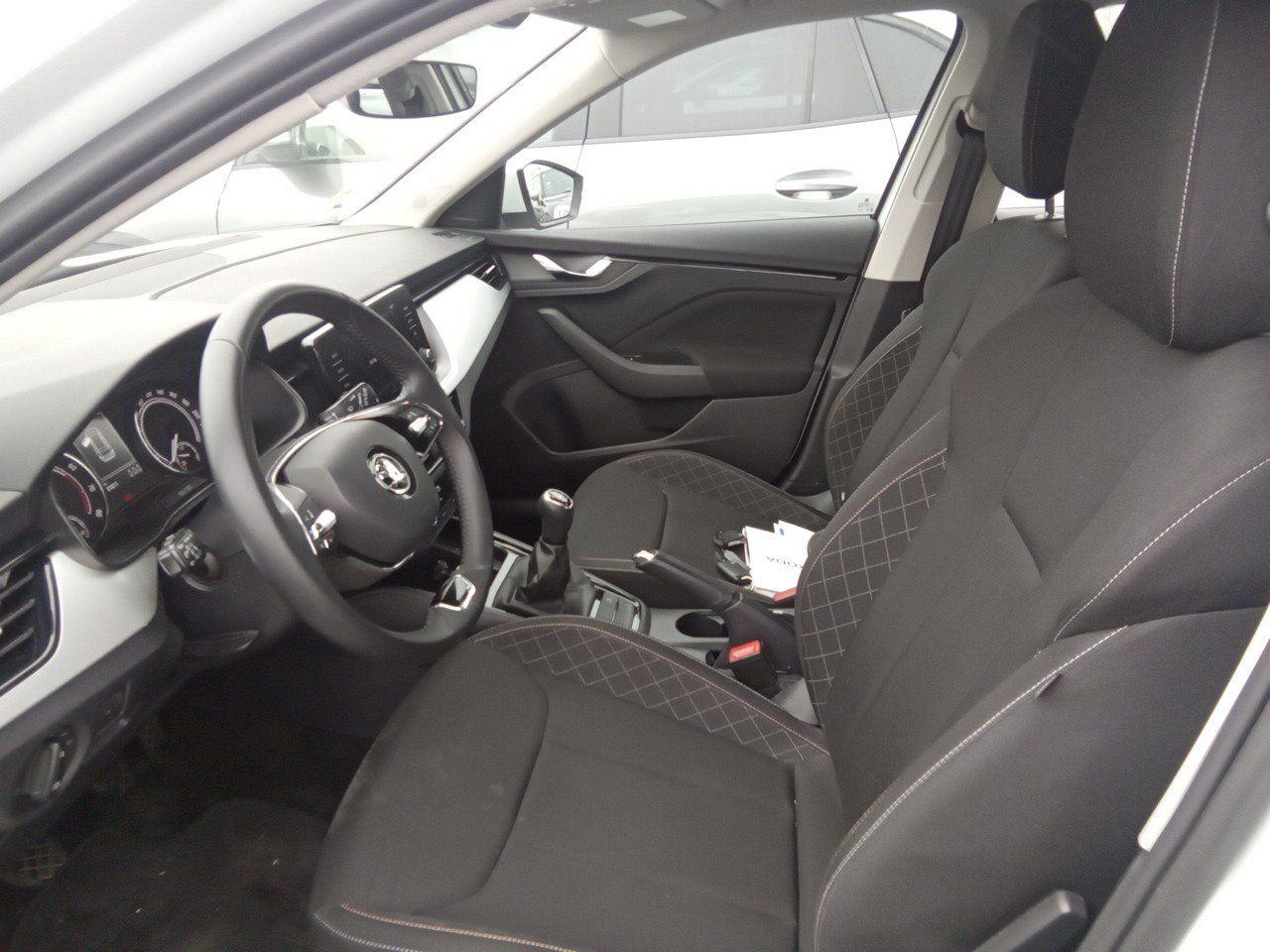 Skoda Kamiq 1.0 Tsi 85kw (115cv) Selection - Foto 2