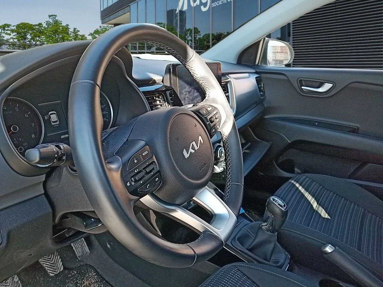 Kia Stonic 1.0 T-gdi 88kw (120cv) Mhev Imt Drive - Foto 2
