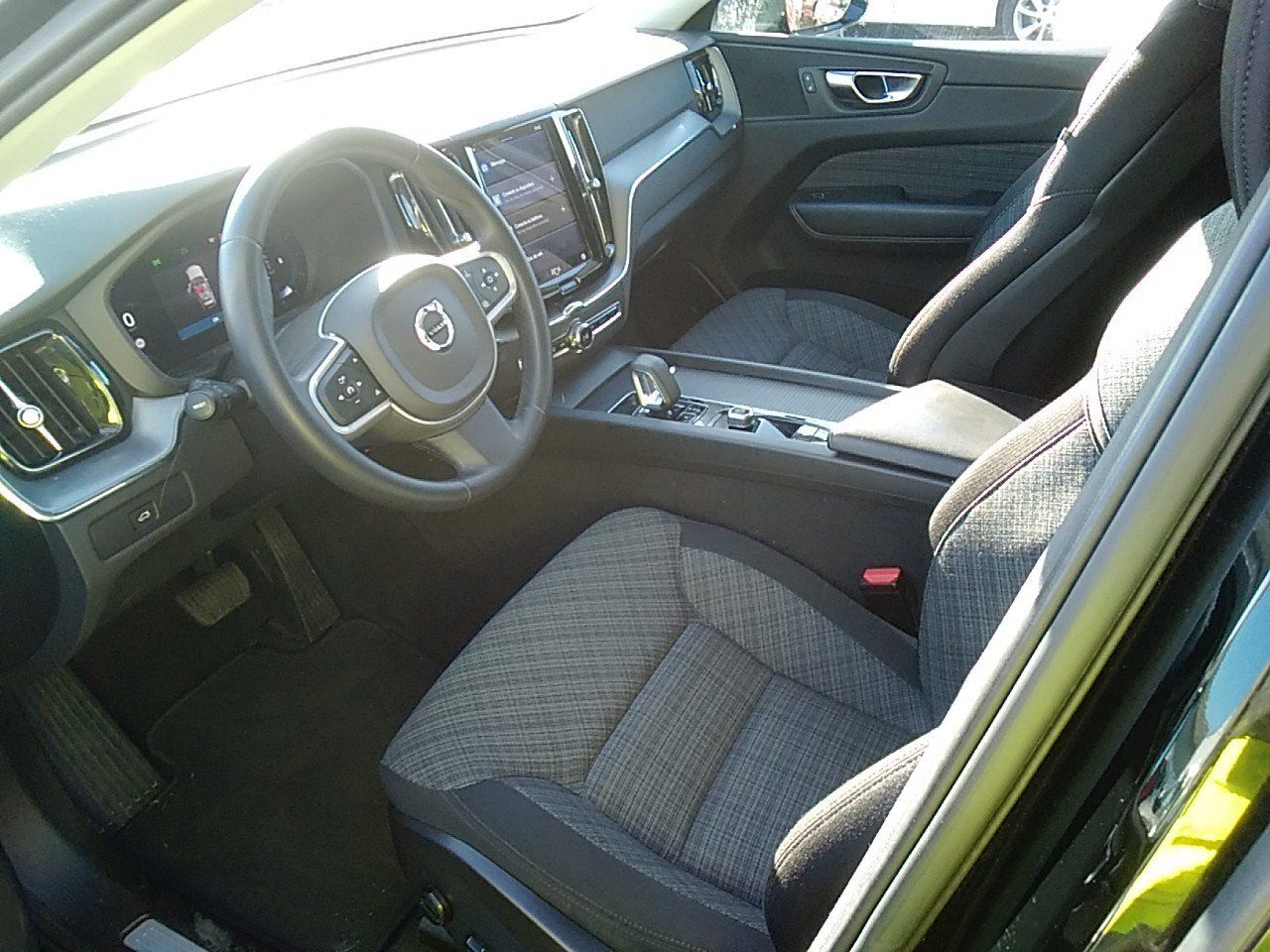 Volvo Xc60 2.0 B4 D Essential Auto - Foto 2