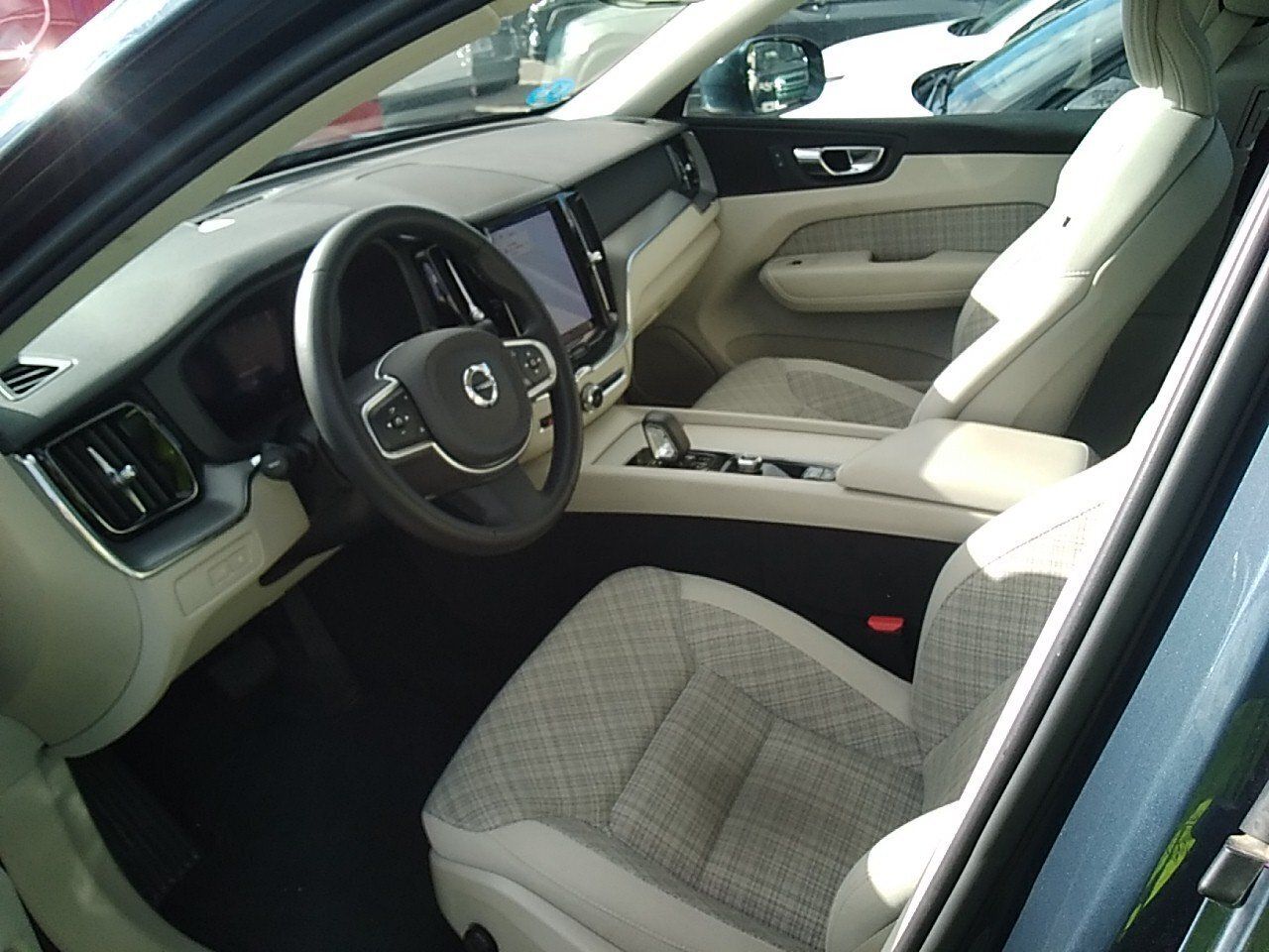 Volvo Xc60 2.0 T6 Awd Recharge Core Auto - Foto 2