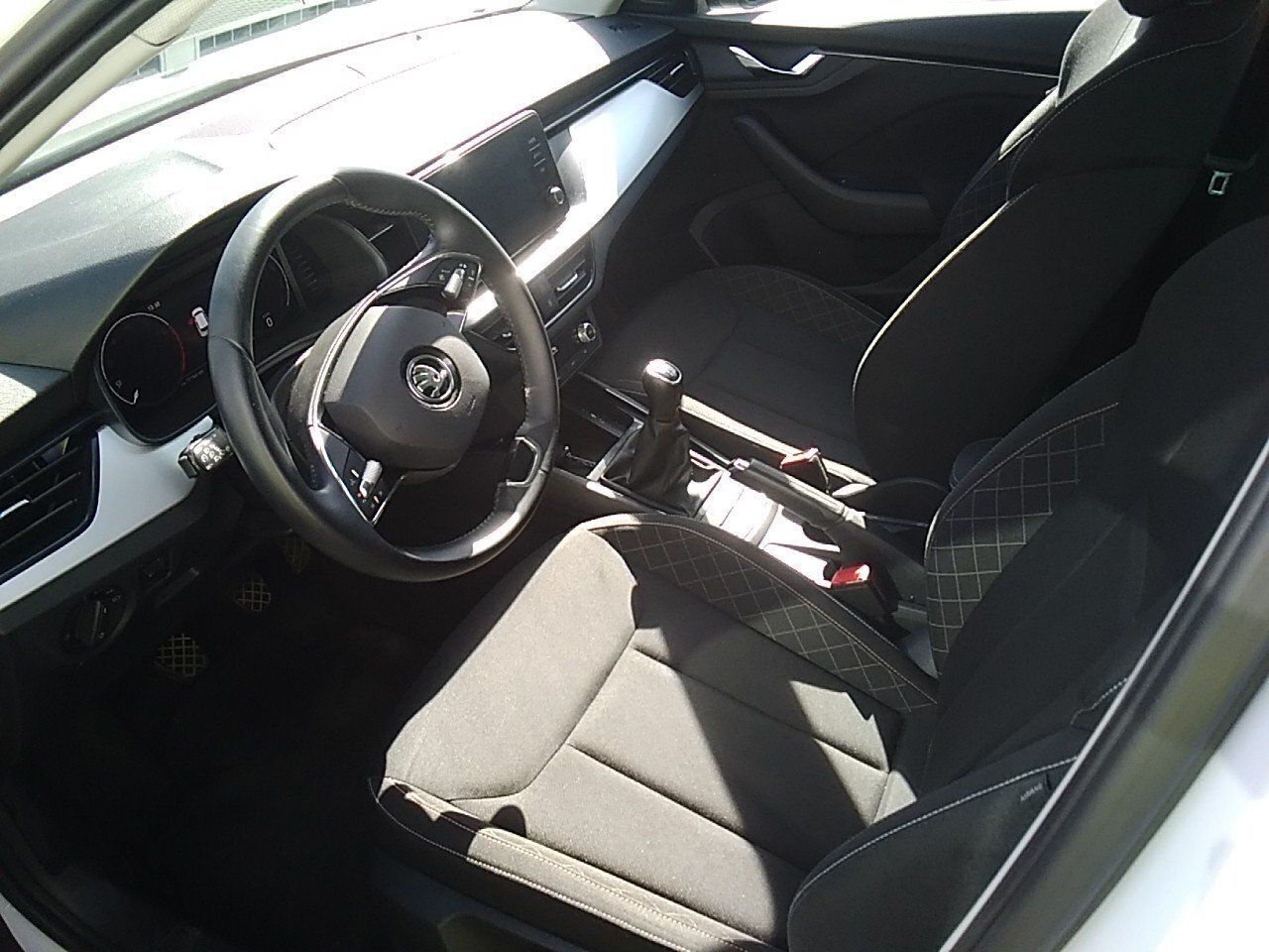 Skoda Kamiq 1.0 Tsi 81kw (110cv) Emotion - Foto 2