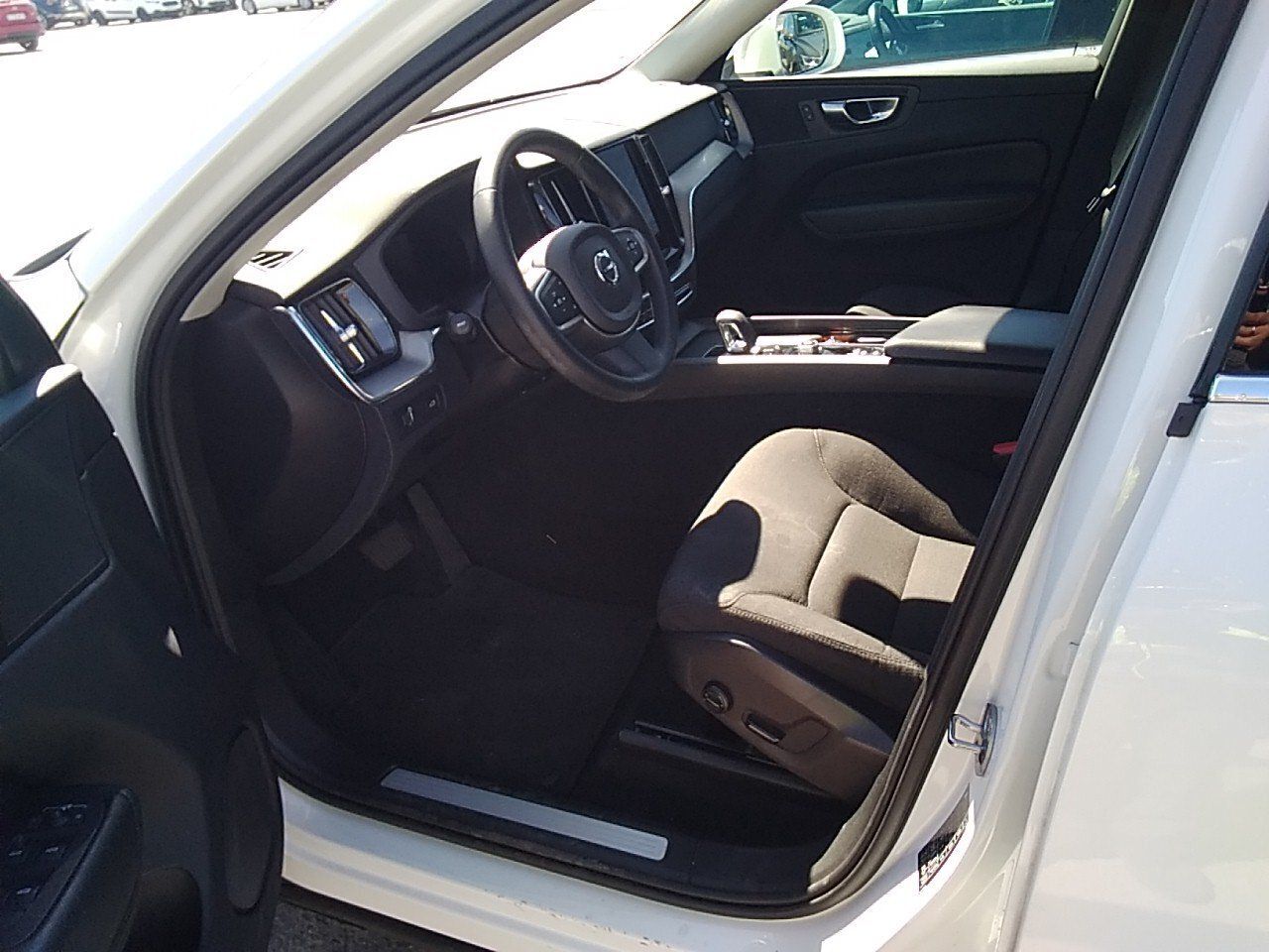 Volvo Xc60 2.0 B4 D Momentum Pro Auto - Foto 2