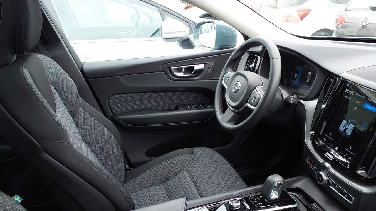 Volvo Xc60 2.0 T6 Awd Recharge Core Auto - Foto 2