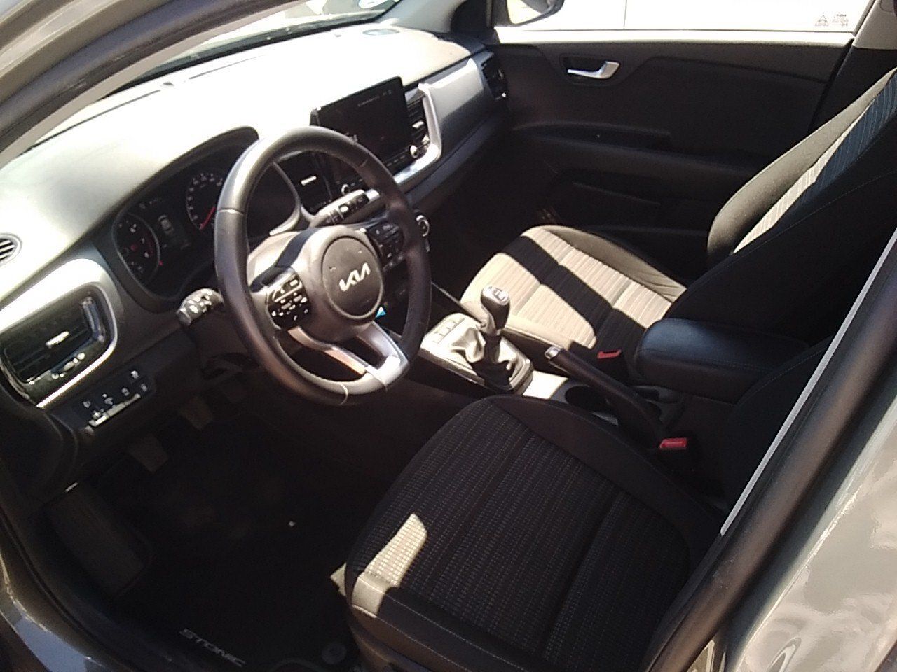 Kia Stonic 1.0 T-gdi 88kw (120cv) Mhev Imt Drive - Foto 2